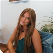 Profesora de cualquier asignatura, desde infantil hasta 6º de primaria. Domino un inglés fluido, por lo que puedo dar la clase entera de ese idioma también